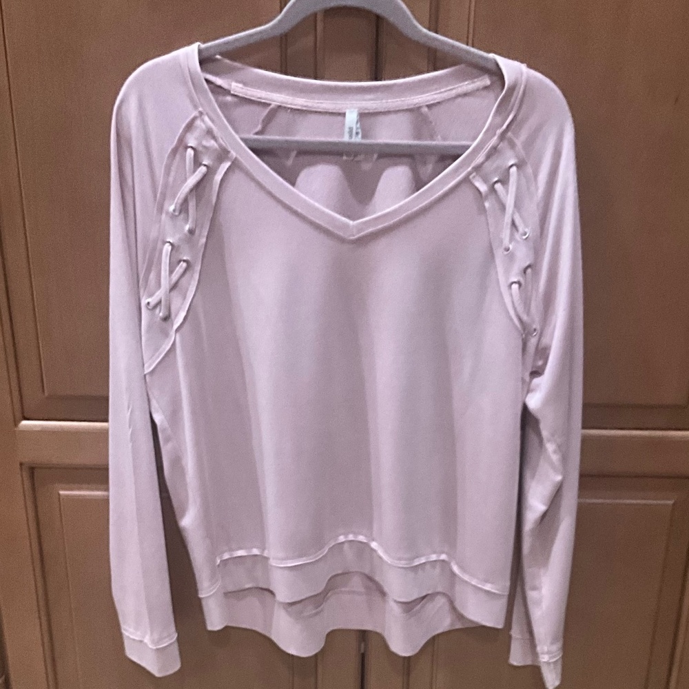 Mudd Pink Light Weight Pullover with Lace up Details  Size M. NWOT - Picture 2 of 6